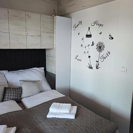 Hollers Homes Haus Mary Drage